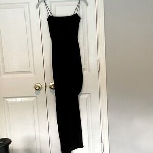 Windsor Black Bodycon Midi Confident Dress 
25.29.09